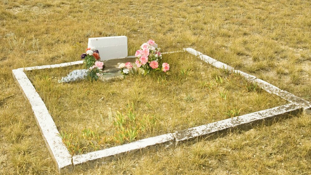 6 Ways To Personalize Your Loved One's Gravesite